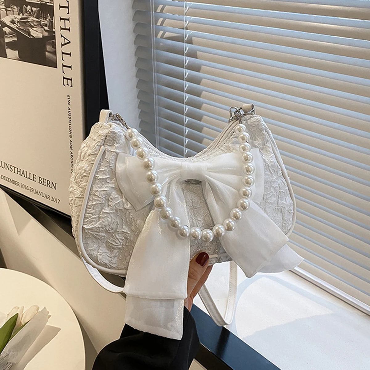 White Retro Bow Pearl Handle Shoulder Bag – Trendy Folded Crossbody Bag