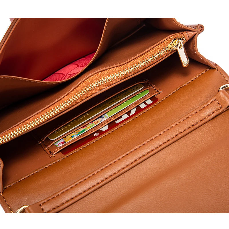 Minimalist Square Chain Purse – Magnetic Flip Crossbody Bag