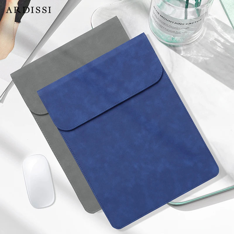 Modern Business Laptop Case – Matte Vegan Leather Sleeve for MacBook & Ultrabooks