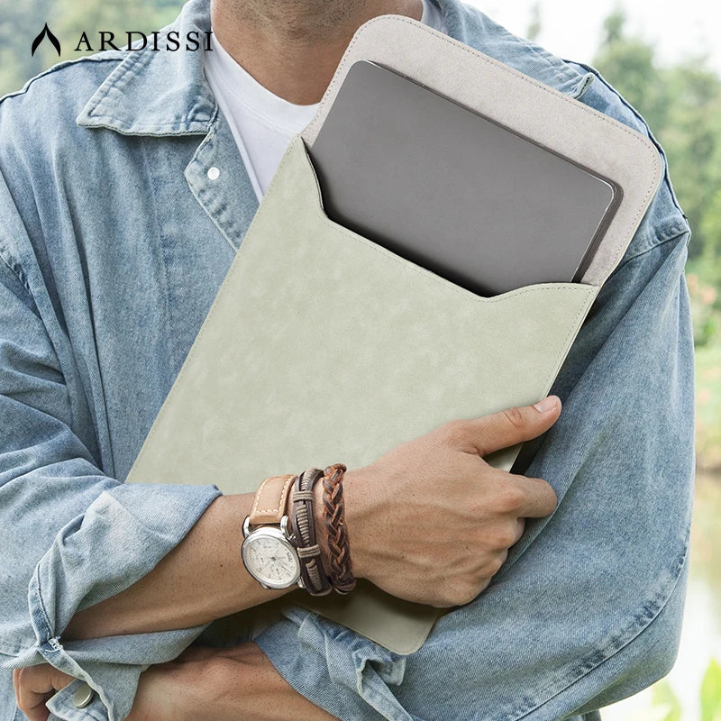 Modern Business Laptop Case – Matte Vegan Leather Sleeve for MacBook & Ultrabooks